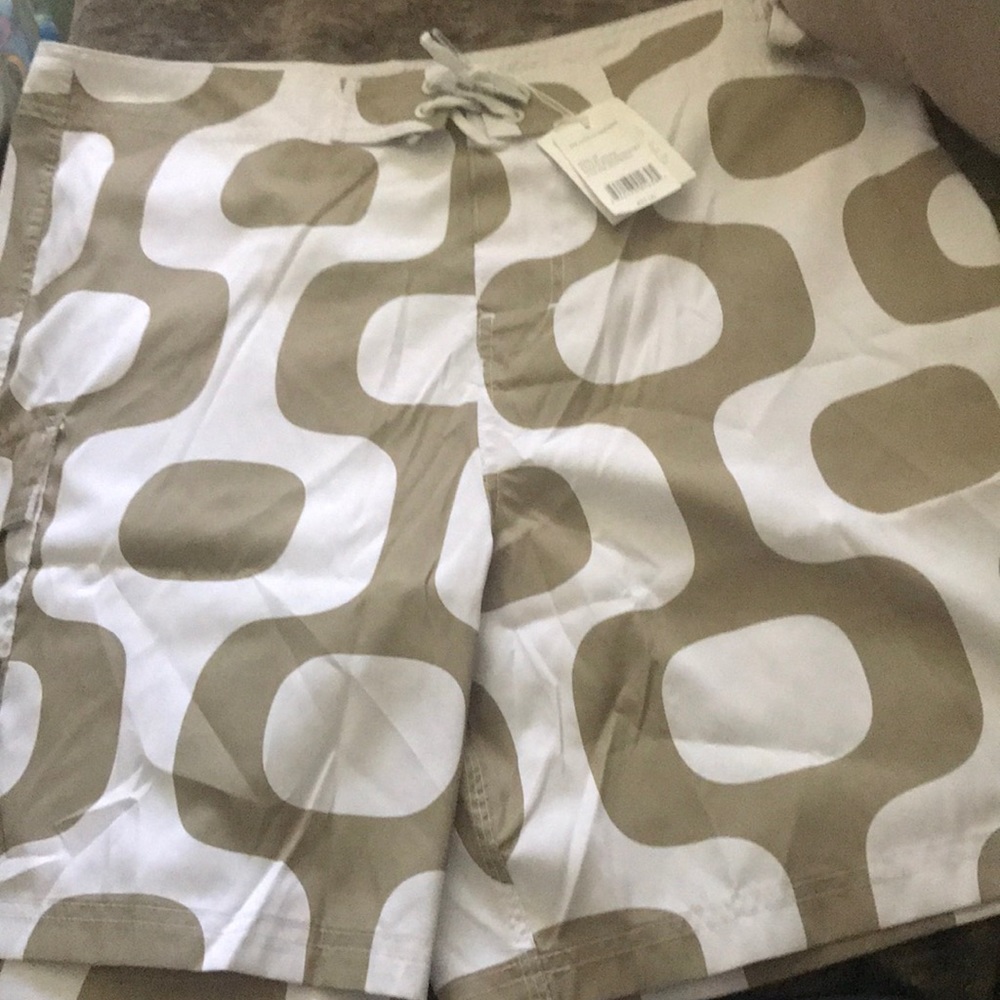 Island Company patterned Board Shorts size 38